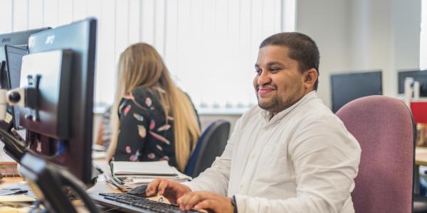 Shuv, a change 100 intern, using a computer