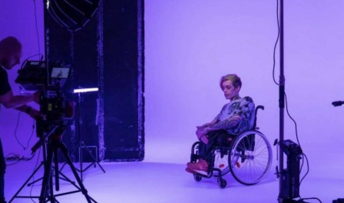 Kray-z-legz behind the scenes